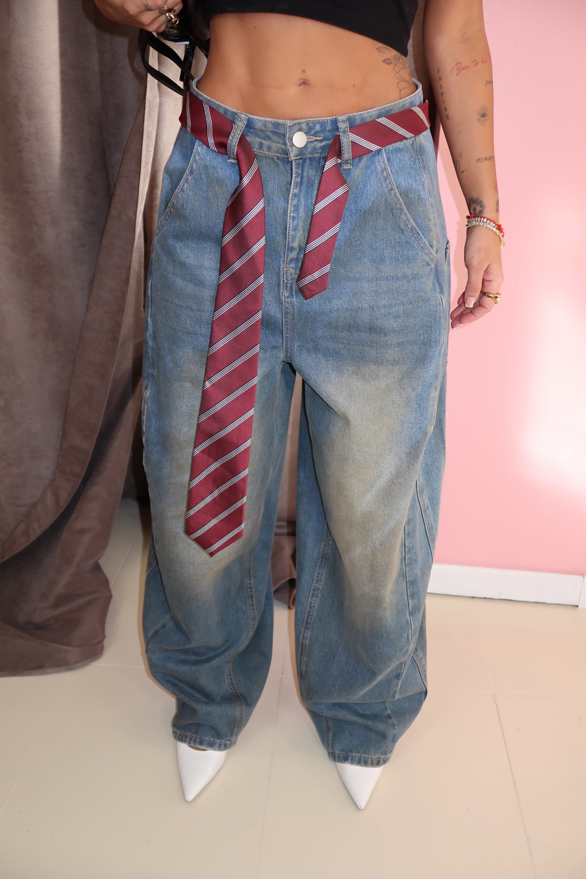 Calças com cinto gravata